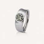 Eleganter Edelstahlring mit funkelndem Stein