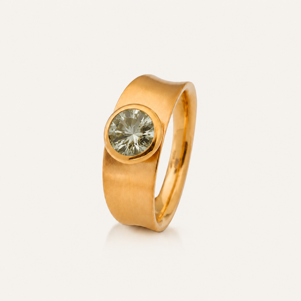 Eleganter Edelstahlring mit funkelndem Stein