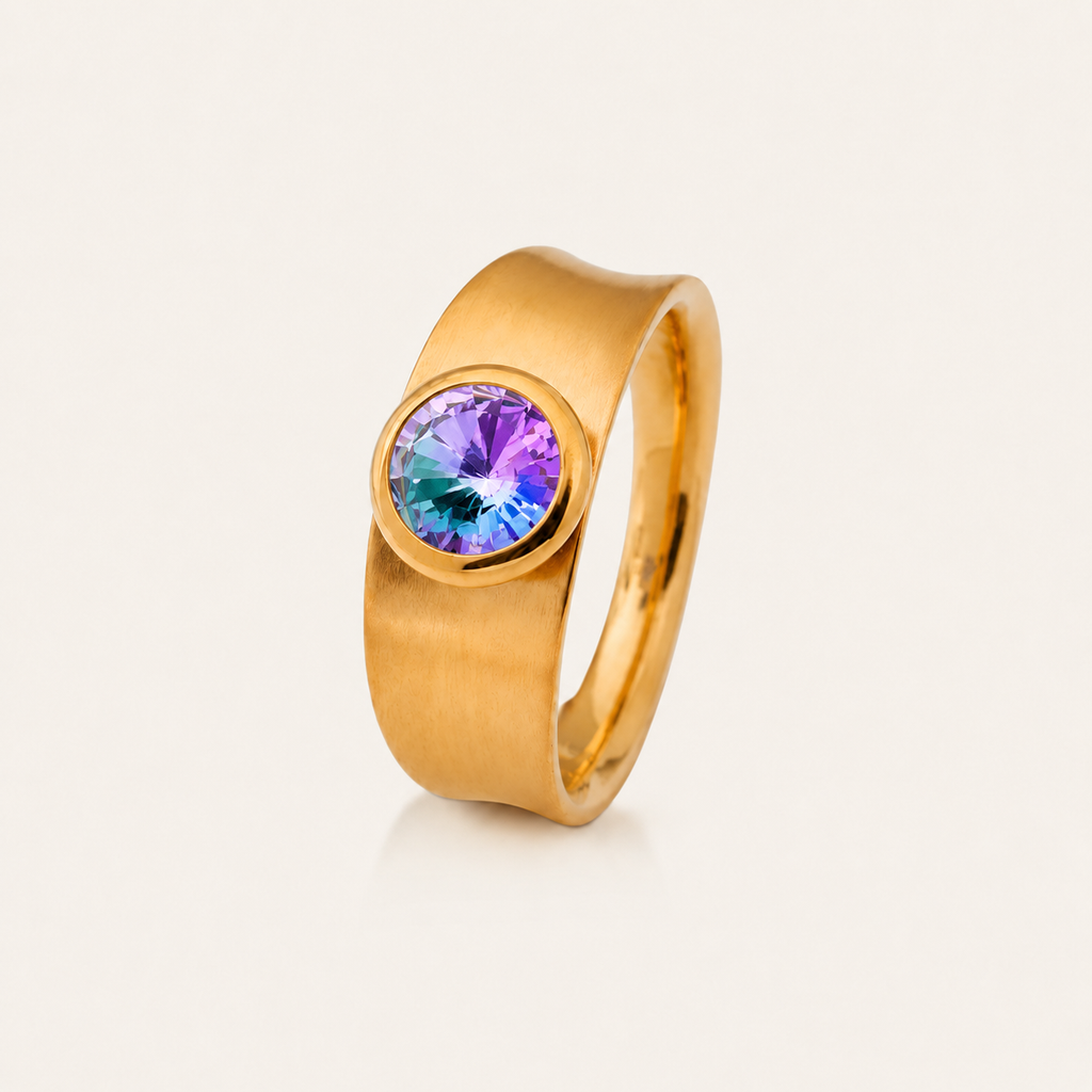 Eleganter Edelstahlring mit funkelndem Stein