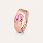 Eleganter Edelstahlring mit funkelndem Stein