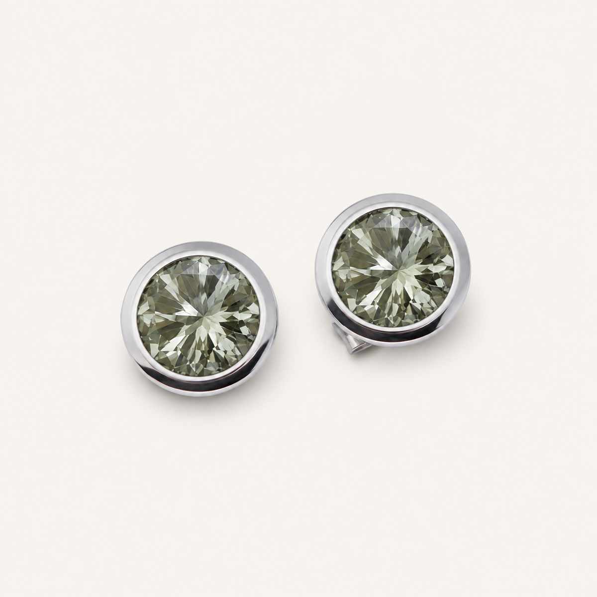 Edelstahl Ohrstecker mit funkelndem Stein 8mm