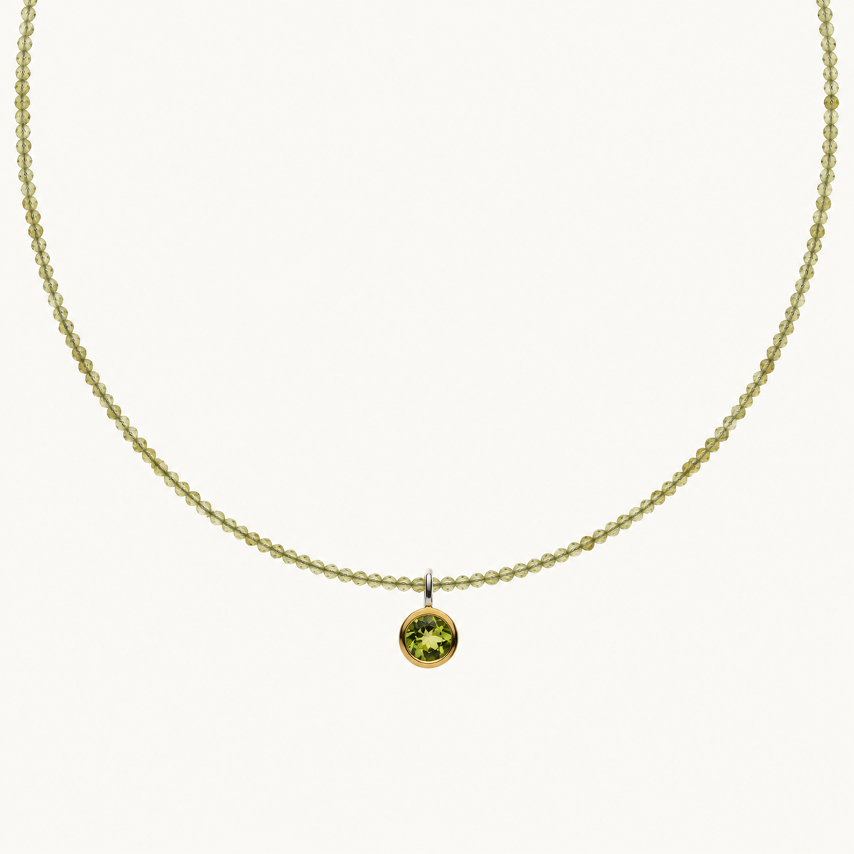 Facettierte Peridot-Kette mit Silberanhänger und vergoldeter Fassung